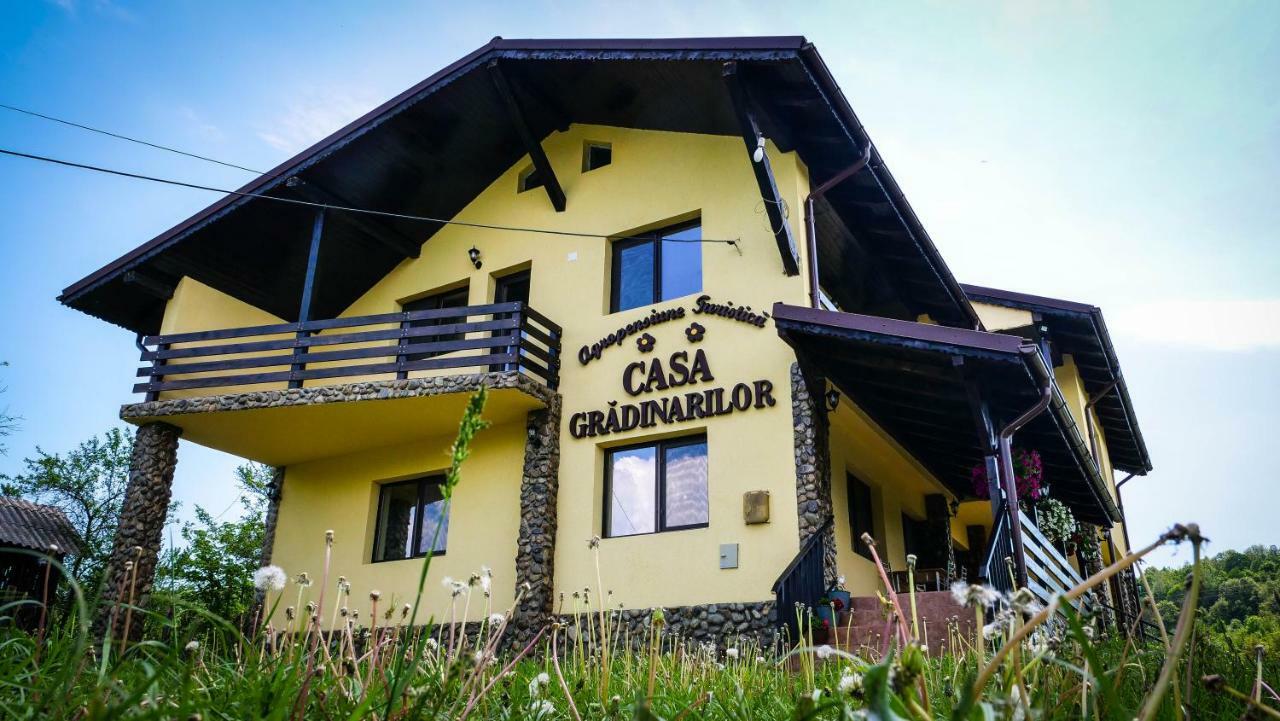 Pensiunea Gradinarilor Cu Ciubar Si Statie De Incarcare Electrica Auto Comanesti  Exterior foto